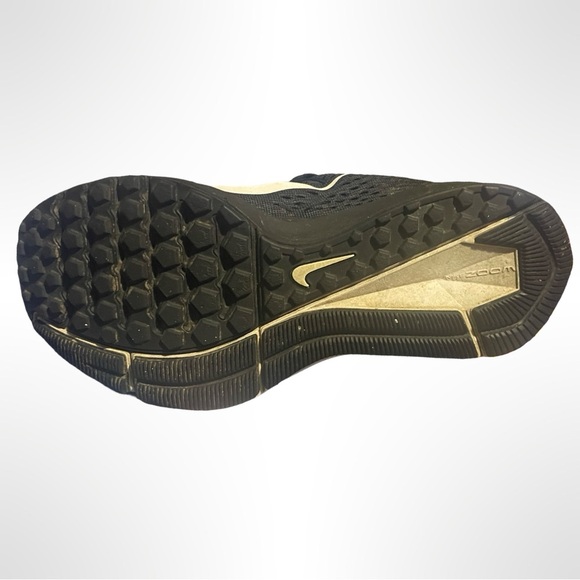 Nike Zoom Winflo 5 Women’s Size 6 US Running Sneakers Black And White AA7406-006 - Picture 4 of 5